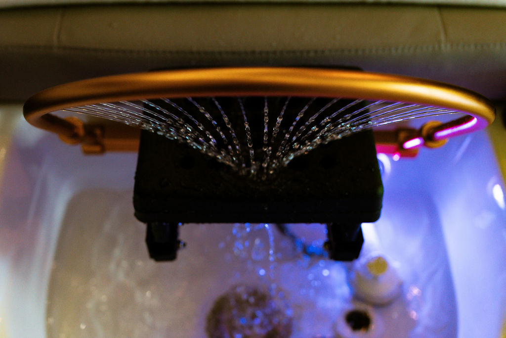 Signature gold rain bowl headspa fixture
